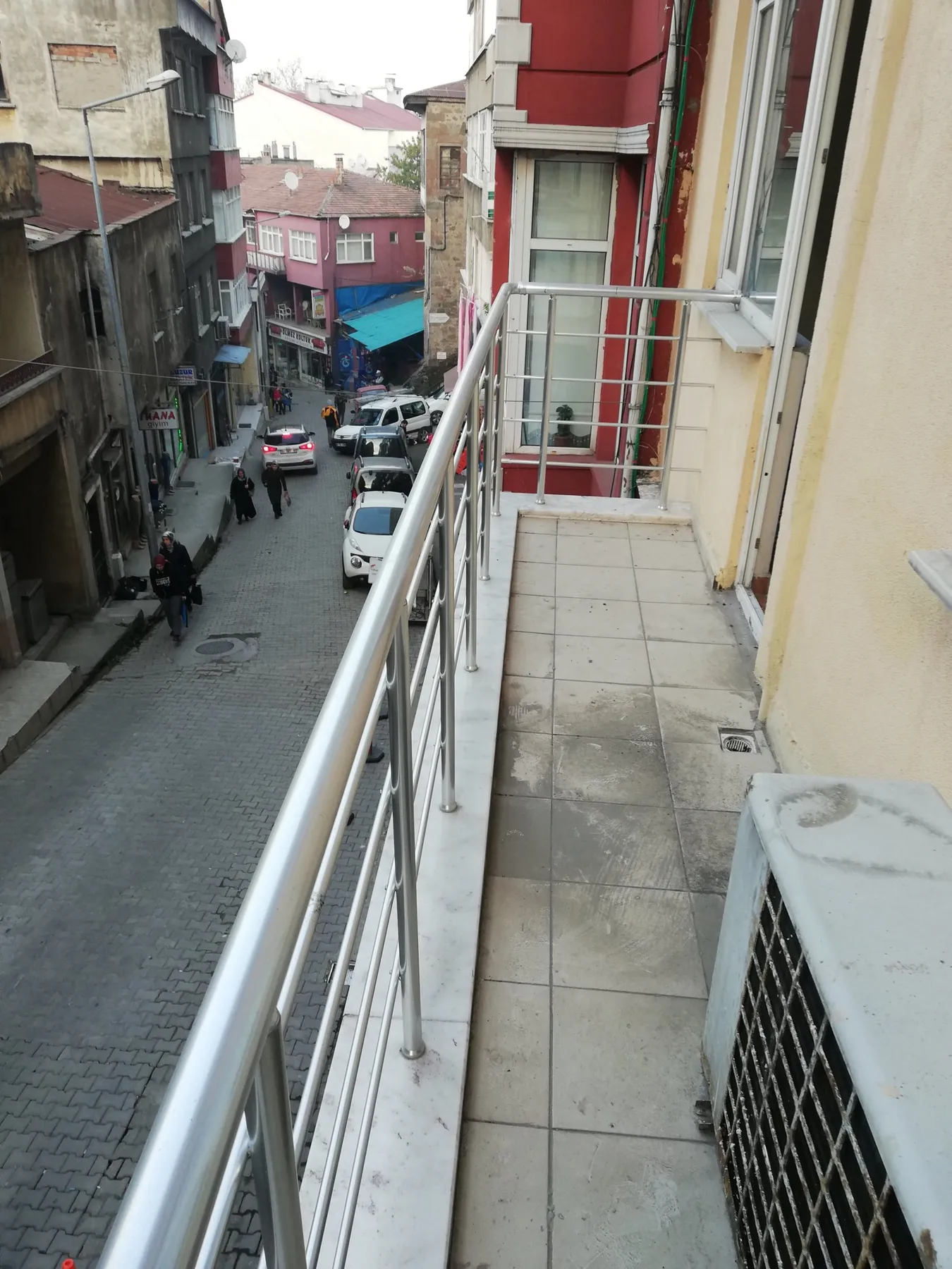 TRABZON / ORTAHİSAR MEYDAN da KİRALIK 3+1 BALKON lu OFİS
