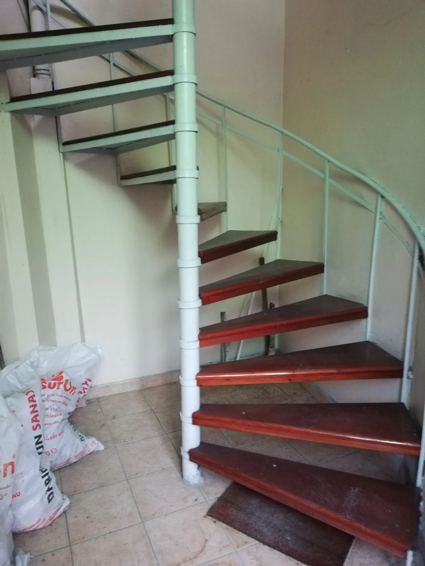 TRABZON / ORTAHİSAR MEYDAN da KİRALIK 3+1 BALKON lu OFİS — görsel 9