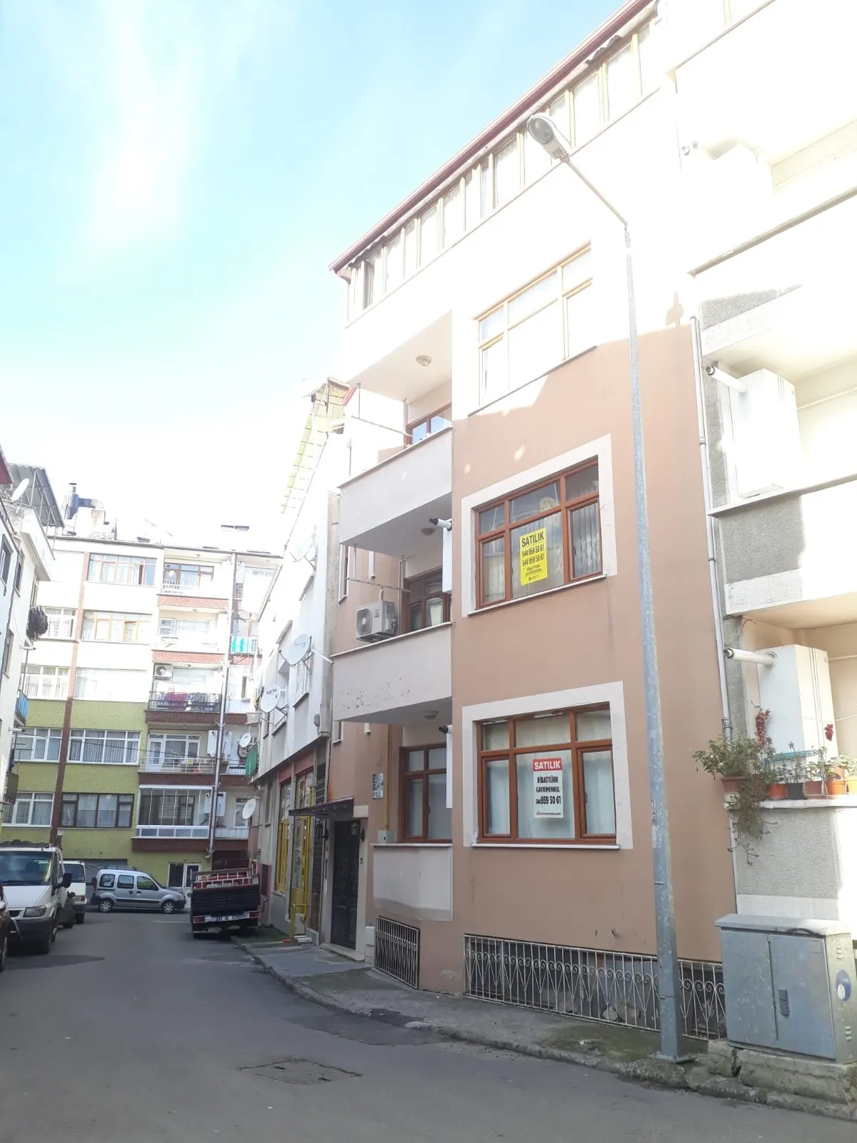 TRABZON / ORTAHİSAR AYASOFYA Mah. de MASRAFSIZ 3+1 ÇOK GÜZEL MERKEZİ KONUMLU BİR DAİRE