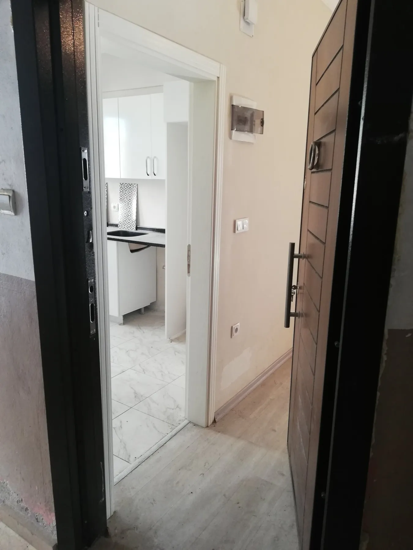 Trabzon Ortahisar Meydan Bölgesinde 2+1 Satılık Doğalgazlı  Yüksek Giriş Daire — görsel 3