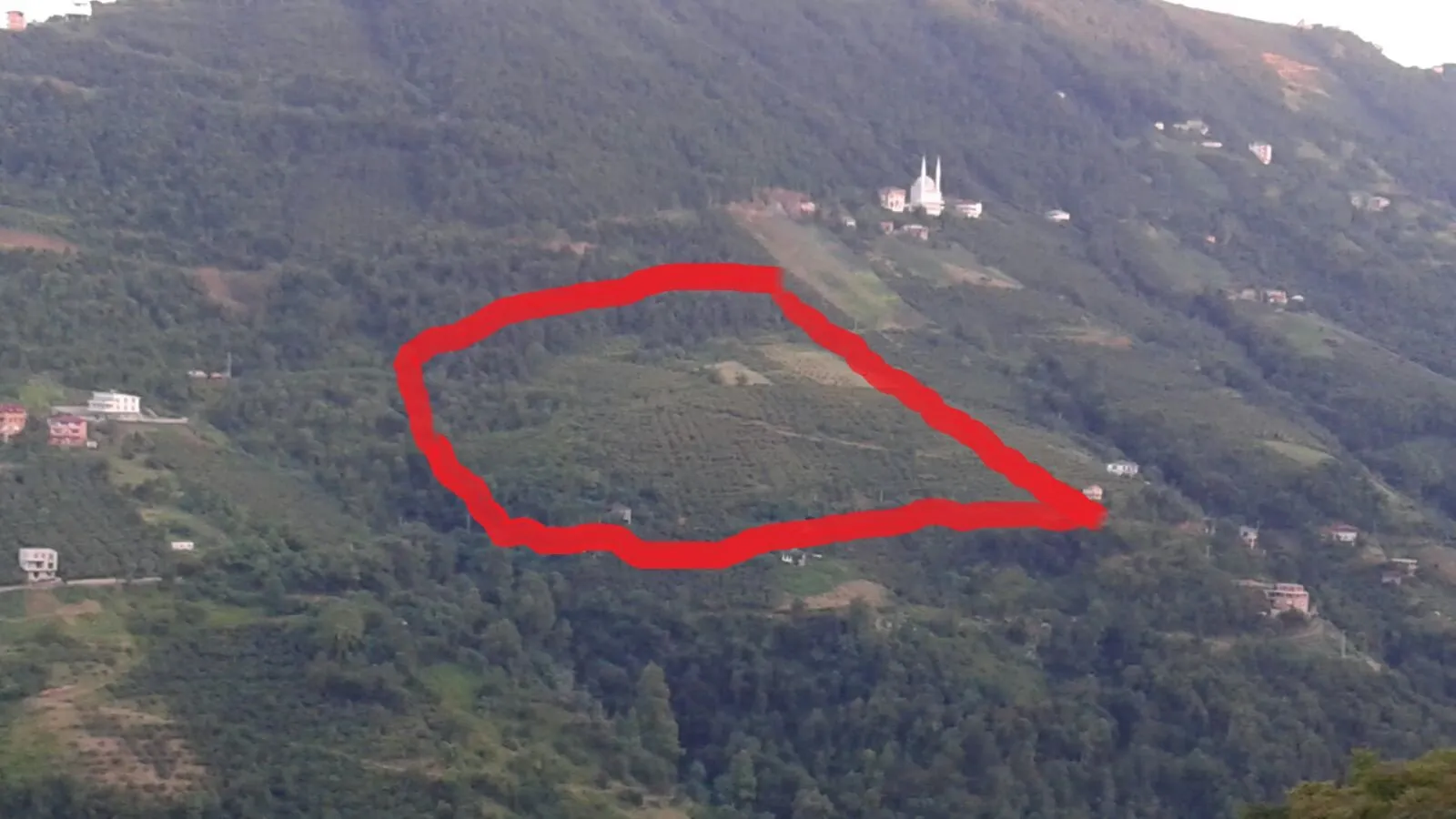 TRABZON AKÇAABAT İLÇESİNDE TURİZM İMARLI ARSA — görsel 2