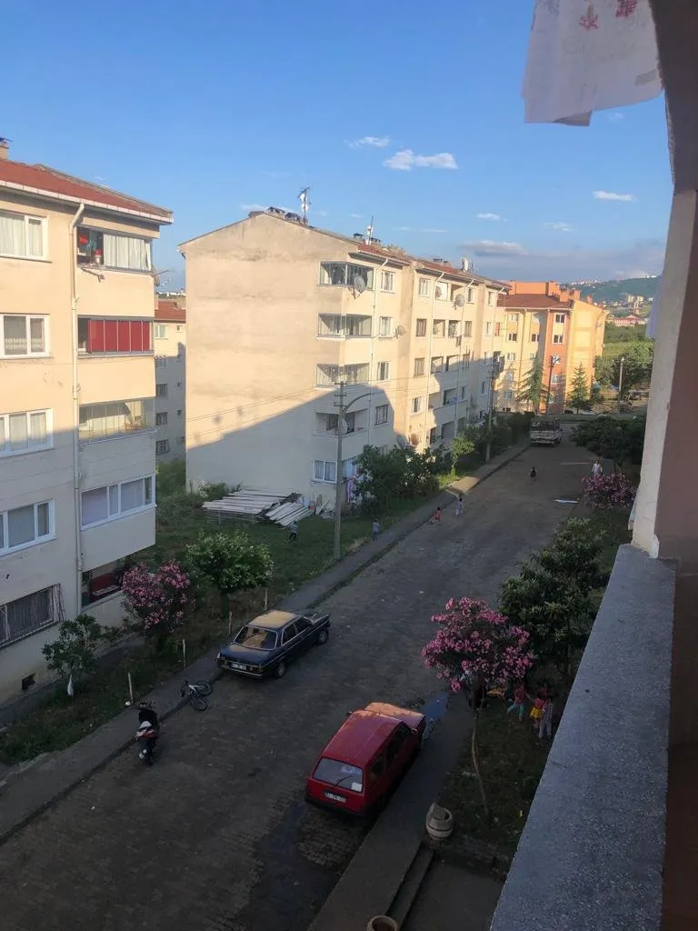 AKÇAABAT CEZAEVİ KARŞISINDA SATILIK 2+1 90 M2 4. KAT DENİZ MANZARALI 95.000 TL