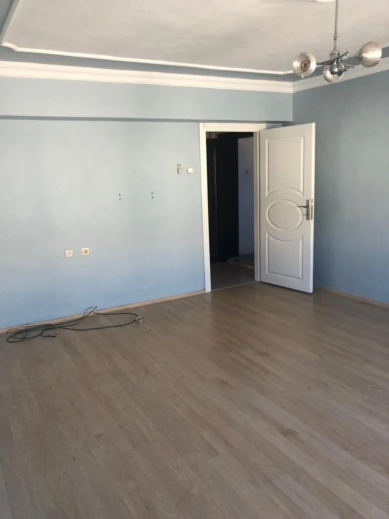 AKÇAABAT CEZAEVİ KARŞISINDA SATILIK 2+1 90 M2 4. KAT DENİZ MANZARALI 95.000 TL — görsel 5