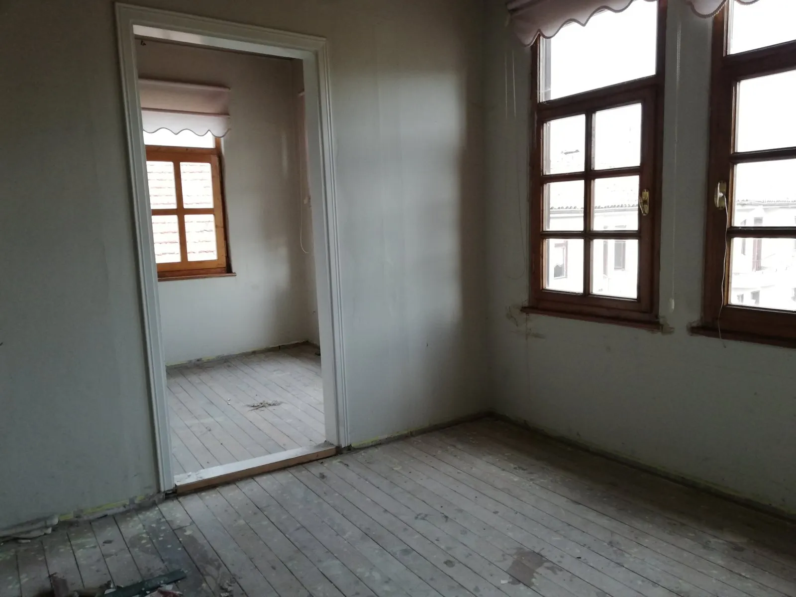 TRABZON ORTAHİSAR da VARLIBAŞ / BÜYÜKŞEHİR BELEDİYE YANINDA SATILIK TARİHİ 4 KATLI BAHÇELİ KÖŞK , HERYER YIKILACAK BU KÖŞK KALACAK — görsel 8