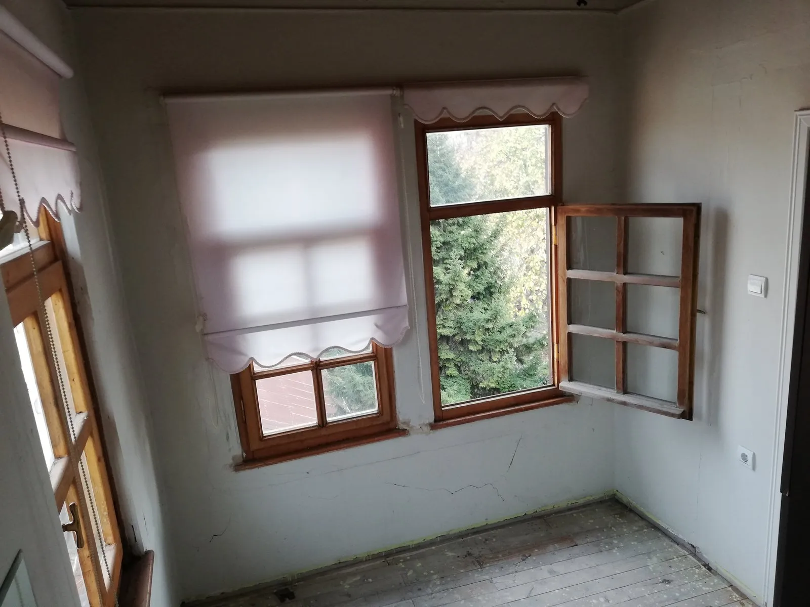 TRABZON ORTAHİSAR da VARLIBAŞ / BÜYÜKŞEHİR BELEDİYE YANINDA SATILIK TARİHİ 4 KATLI BAHÇELİ KÖŞK , HERYER YIKILACAK BU KÖŞK KALACAK — görsel 9