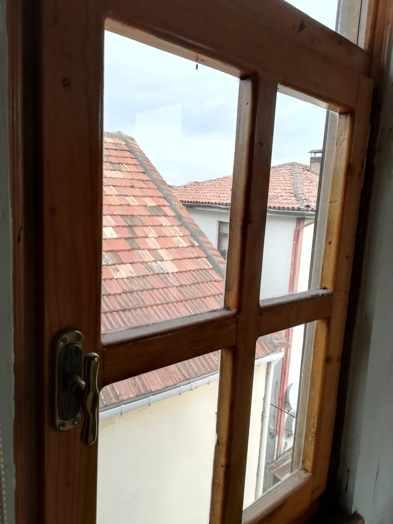TRABZON ORTAHİSAR da VARLIBAŞ / BÜYÜKŞEHİR BELEDİYE YANINDA SATILIK TARİHİ 4 KATLI BAHÇELİ KÖŞK , HERYER YIKILACAK BU KÖŞK KALACAK — görsel 1