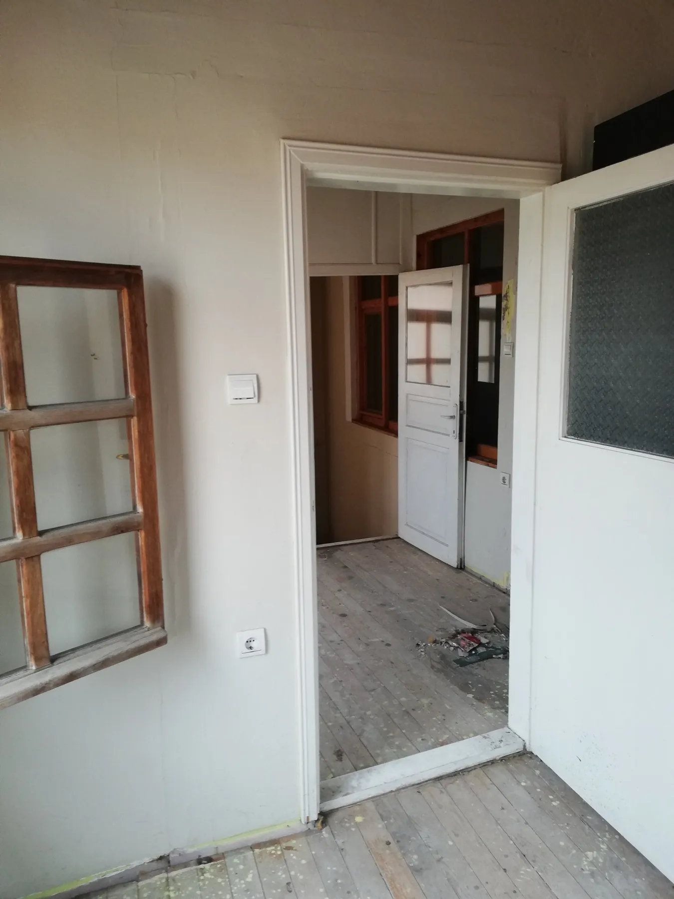 TRABZON ORTAHİSAR da VARLIBAŞ / BÜYÜKŞEHİR BELEDİYE YANINDA SATILIK TARİHİ 4 KATLI BAHÇELİ KÖŞK , HERYER YIKILACAK BU KÖŞK KALACAK — görsel 3