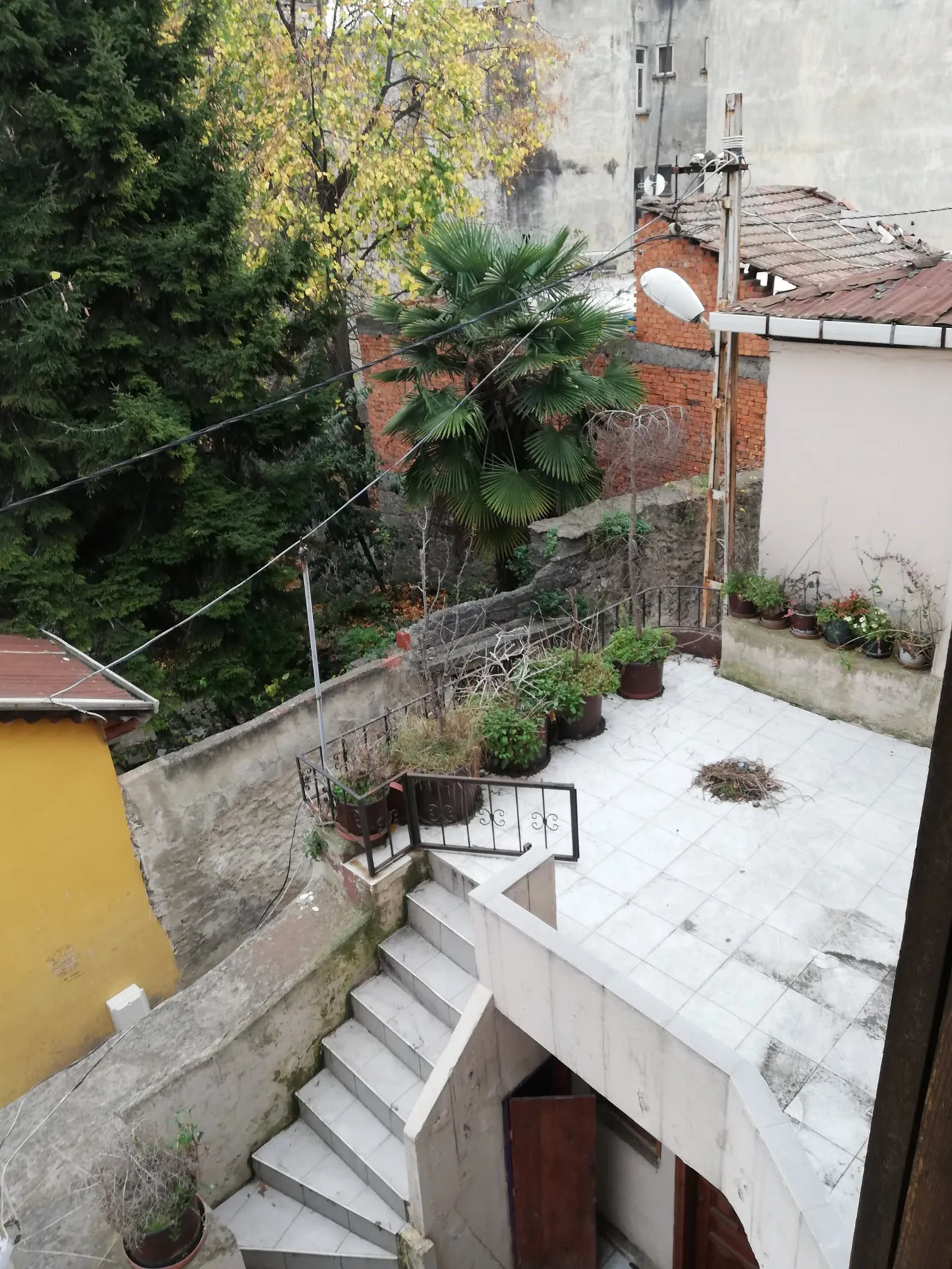 TRABZON ORTAHİSAR da VARLIBAŞ / BÜYÜKŞEHİR BELEDİYE YANINDA SATILIK TARİHİ 4 KATLI BAHÇELİ KÖŞK , HERYER YIKILACAK BU KÖŞK KALACAK — görsel 12