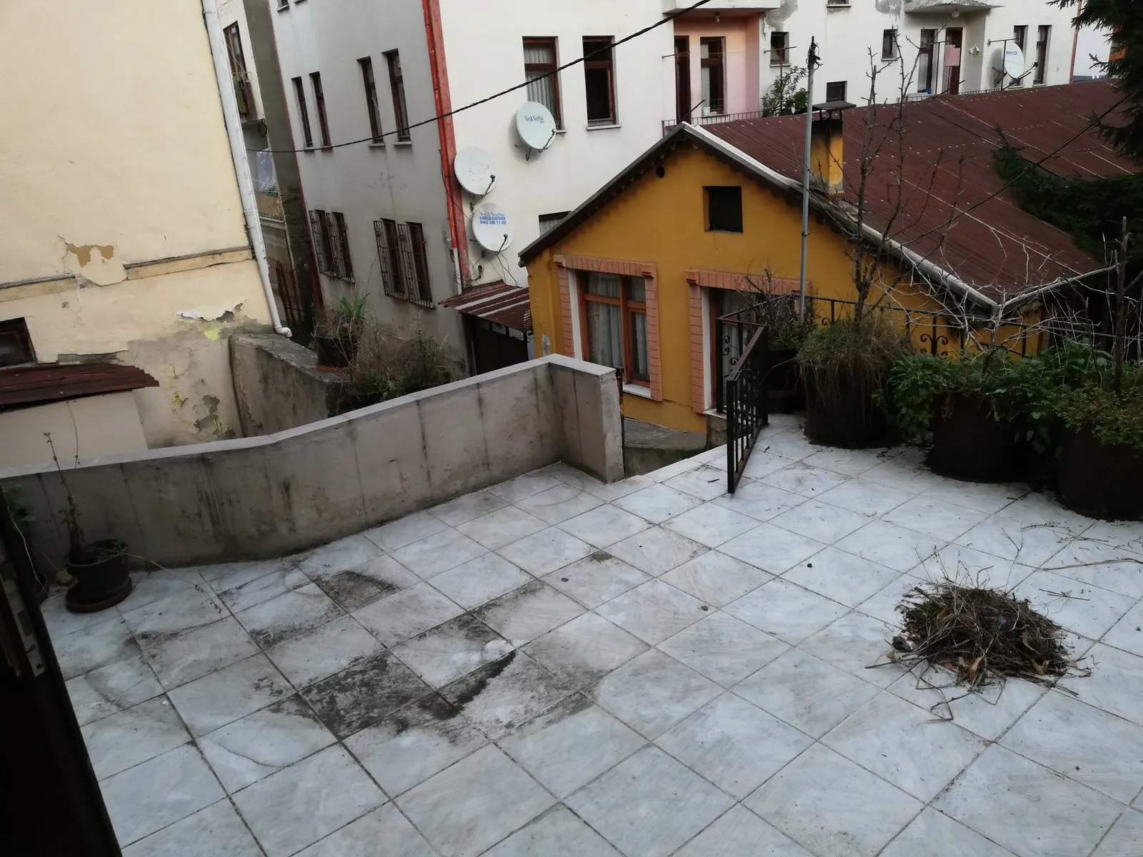 TRABZON ORTAHİSAR da VARLIBAŞ / BÜYÜKŞEHİR BELEDİYE YANINDA SATILIK TARİHİ 4 KATLI BAHÇELİ KÖŞK , HERYER YIKILACAK BU KÖŞK KALACAK — görsel 20