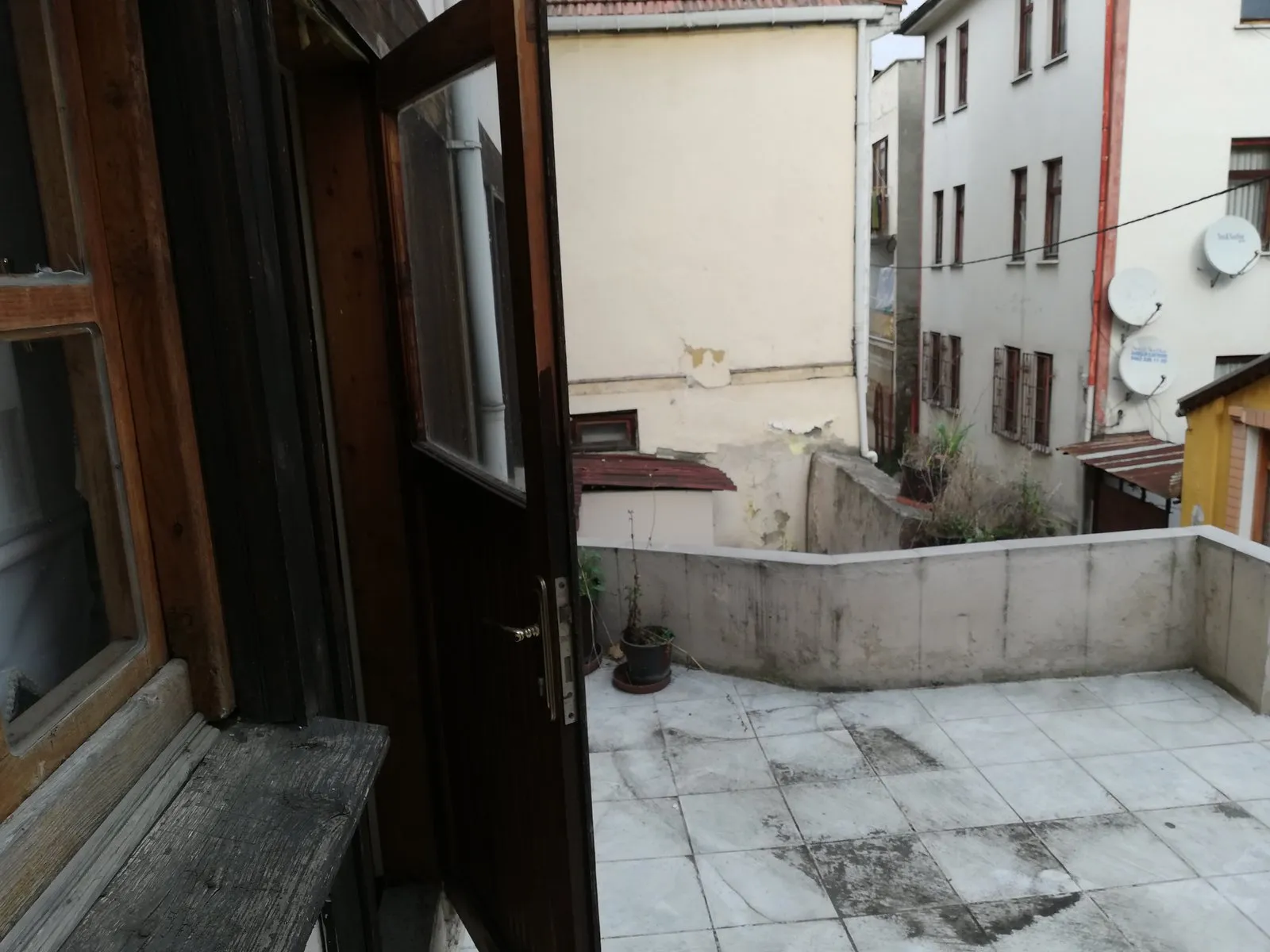 TRABZON ORTAHİSAR da VARLIBAŞ / BÜYÜKŞEHİR BELEDİYE YANINDA SATILIK TARİHİ 4 KATLI BAHÇELİ KÖŞK , HERYER YIKILACAK BU KÖŞK KALACAK — görsel 22