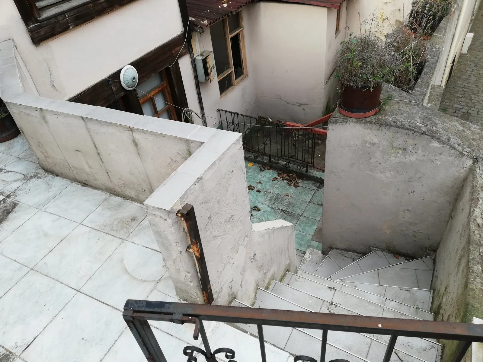 TRABZON ORTAHİSAR da VARLIBAŞ / BÜYÜKŞEHİR BELEDİYE YANINDA SATILIK TARİHİ 4 KATLI BAHÇELİ KÖŞK , HERYER YIKILACAK BU KÖŞK KALACAK — görsel 23