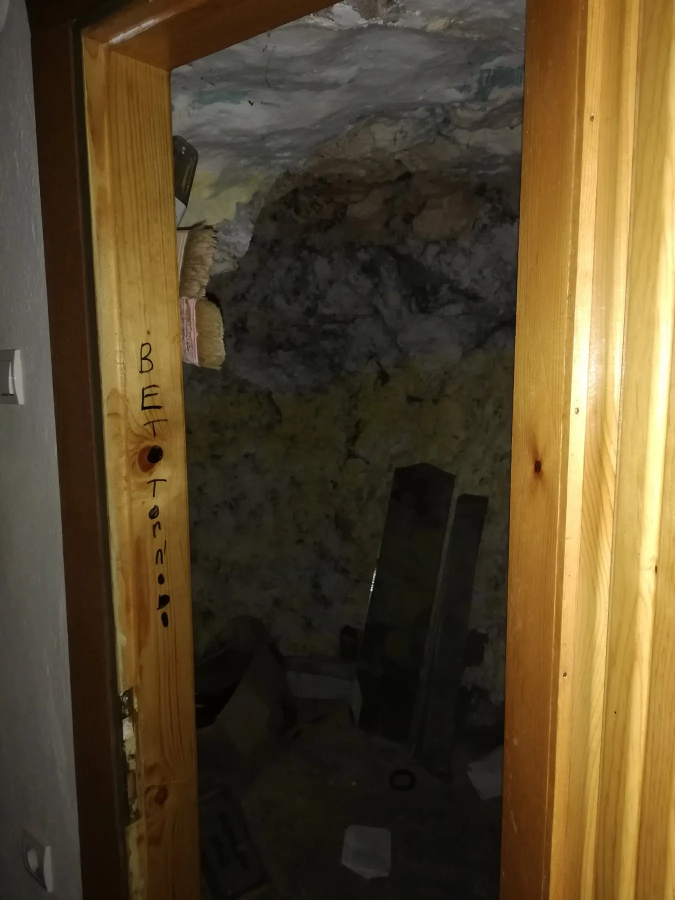 TRABZON ORTAHİSAR da VARLIBAŞ / BÜYÜKŞEHİR BELEDİYE YANINDA SATILIK TARİHİ 4 KATLI BAHÇELİ KÖŞK , HERYER YIKILACAK BU KÖŞK KALACAK — görsel 36