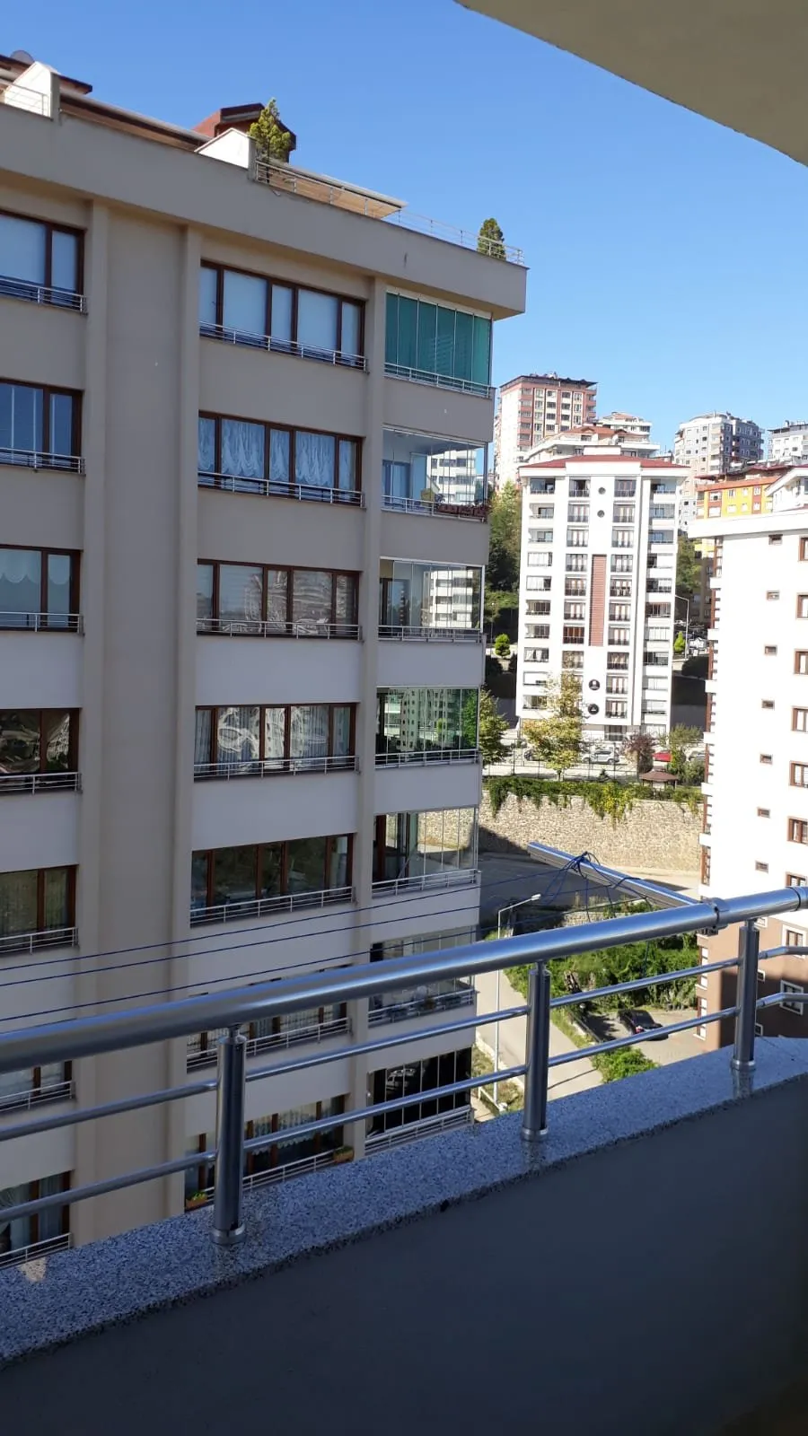 SATILIK , TRABZON ORTAHİSAR ÇUKURÇAYI MAH.de VADİKENT GÖKTÜRK SİTELERİ  3+1, 165 M2 , 5.KAT , MERKEZİ KONUMDA , CAM BALKONLU , DOĞALGAZLI , UYGUN FİYATLI , KAÇMAZ BİR DAİRE — görsel 3