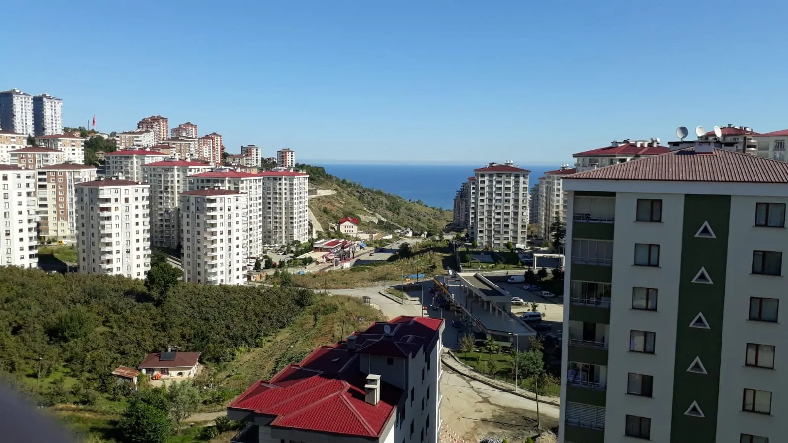 SATILIK , TRABZON ORTAHİSAR ÇUKURÇAYI MAH.de VADİKENT GÖKTÜRK SİTELERİ  3+1, 165 M2 , 5.KAT , MERKEZİ KONUMDA , CAM BALKONLU , DOĞALGAZLI , UYGUN FİYATLI , KAÇMAZ BİR DAİRE — görsel 6